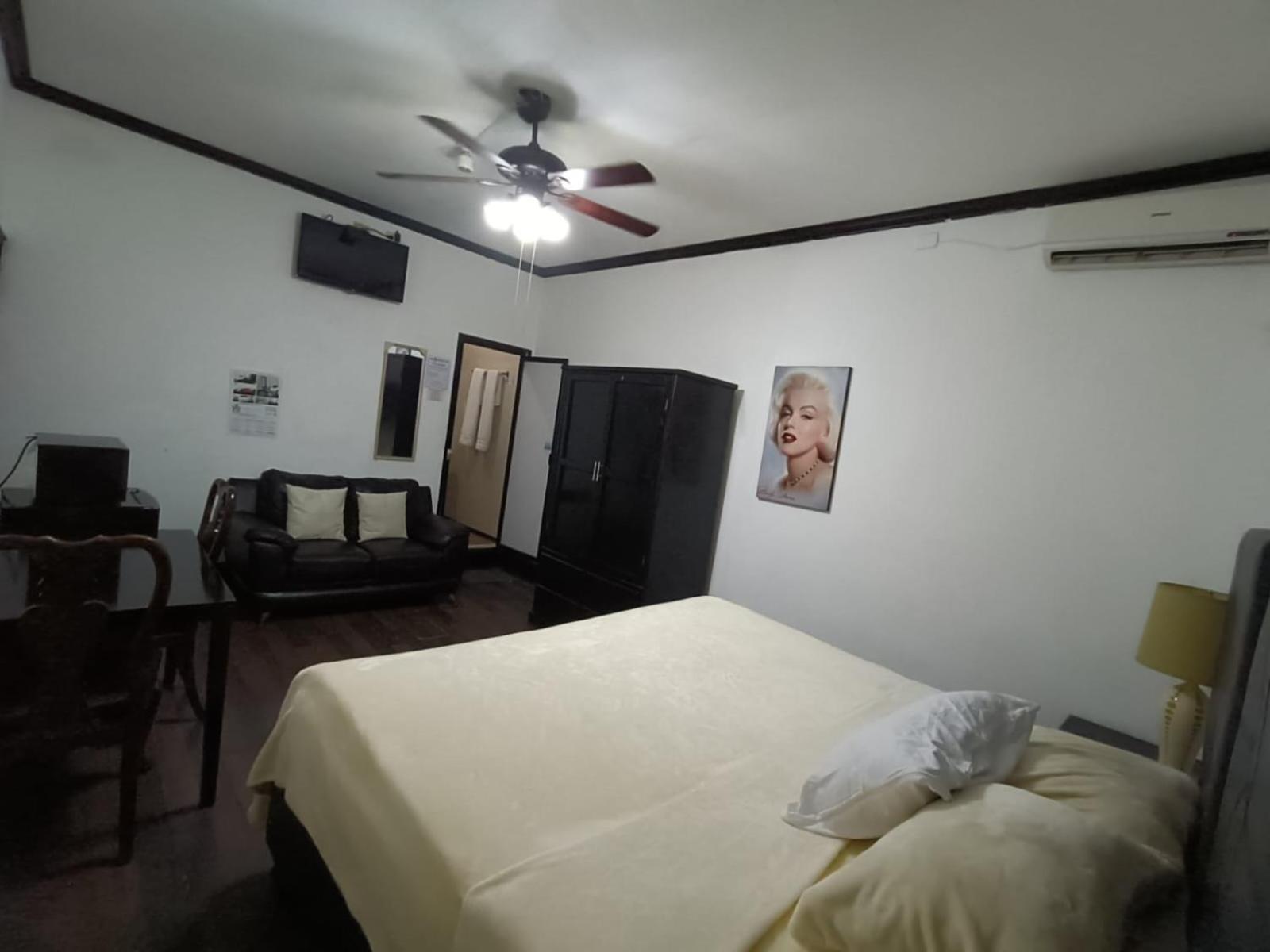 Hotel Garcias Suites, Linares Exterior foto